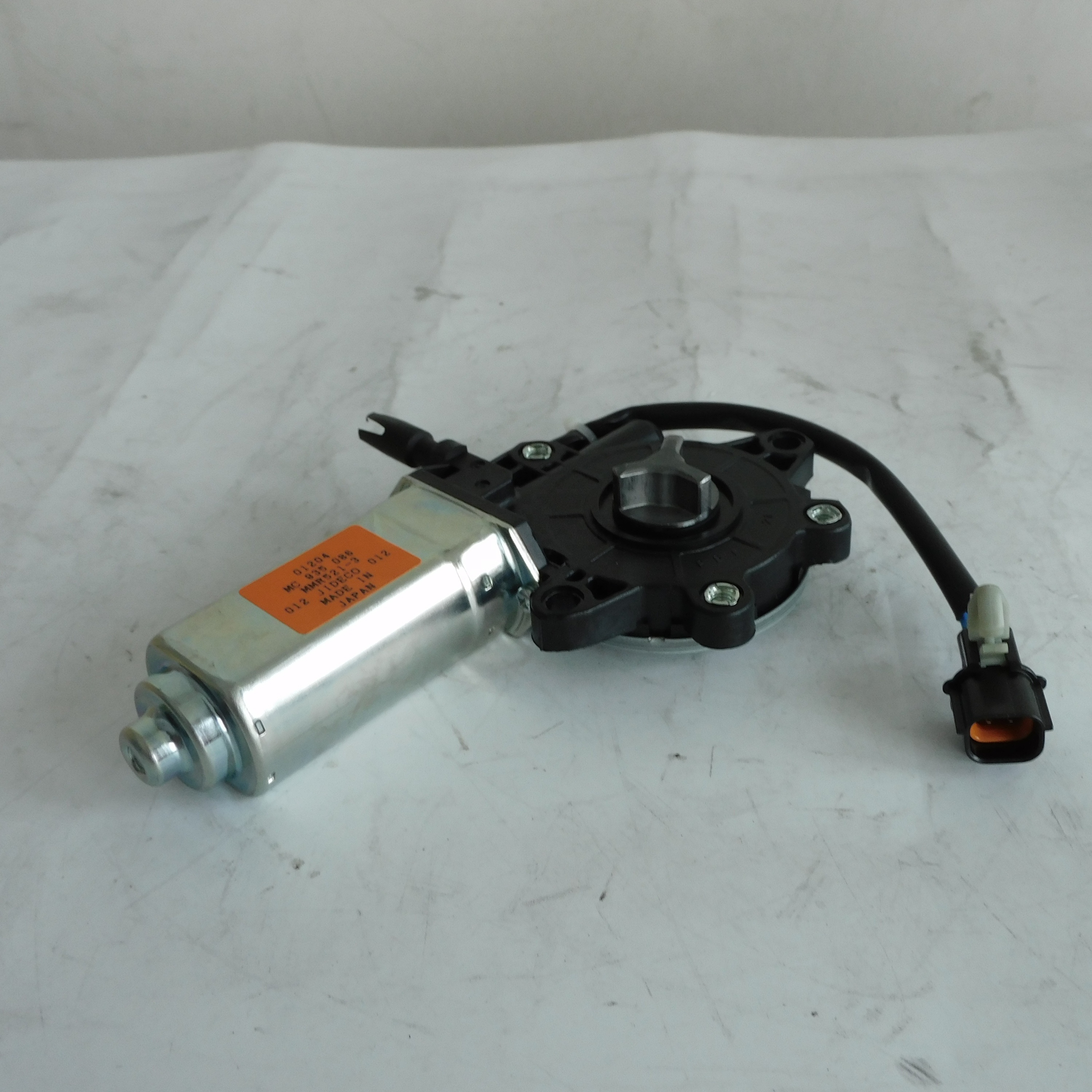 MITSUBISHI-FUSO MC935086 4M50パワーウィンドウモーター 新品・グレー