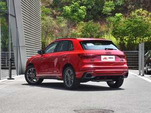Véhicule d'<span class=keywords><strong>occasion</strong></span> <span class=keywords><strong>Audi</strong></span> <span class=keywords><strong>Q3</strong></span> - SUV compact de luxe à essence, 5 places, transmission intégrale, faible kilométrage - Offre spéciale - Product Image 5