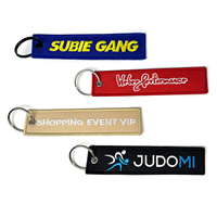 Geborduurde sleutelhangers met aangepast logo, bulkverpakking voor klassieke auto-accessoires & gepersonaliseerde geweven sleutelhangers van textiel