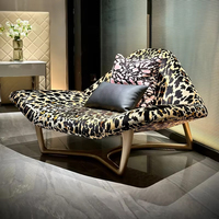 Fauteuil lounge moderne en tissu imprimé léopard de luxe italien, mobilier haut de gamme pour salon de villa