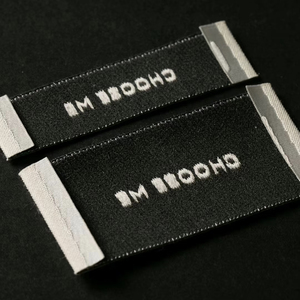 Prezzo di fabbrica logo progettato su misura abbigliamento vestiti cucire etichette intrecciate etichette di abbigliamento piegate - Product Image 5