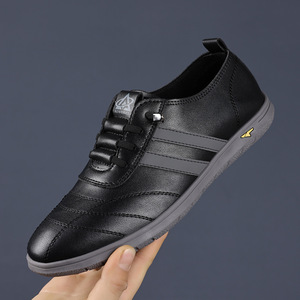 Vente directe d'usine de chaussures en cuir identiques pour hommes et femmes - légères, élégantes, tendance, adaptées à toutes les saisons. - Product Image 5