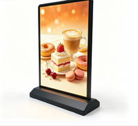 Boîtes lumineuses publicitaires LED pour comptoirs commerciaux avec cadre noir et base robuste pour l'affichage des menus de restaurants et cafés