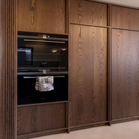 Meuble de cuisine modulaire haut de gamme moderne avec évier, panneau de porte multifonctionnel en placage de bois, design en marbre, construction en MDF pour