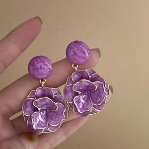 Pendientes de Moda con Diseño de Flor de Magnolia Morada, Estilo Francés, Tridimensionales, Pintados, Lujosos, Retro, Modernos, Elegantes y Atmosféricos - Product Image 3