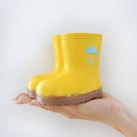 Jardinière mignonne en forme de bottes de pluie, 4 pouces, petite, en résine jaune, pour plantes succulentes, avec trou de drainage, faite à la main, pour extérieur, logo personnalisé