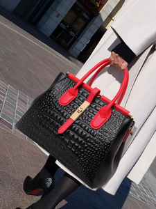 Vielseitige Damen-Tragetasche für Frauen mittleren Alters 2023 Neue modische und stilvolle Handtasche - Product Image 3