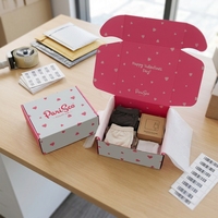 Prix Pas Cher Pack champagne Cola Fold Shipping Mailer Paper Box Doc Marten Jacket Skirt Cosmetic Packaging Box Avec Logo