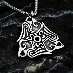 Yunnique Collar con colgante de cuervo vikingo de acero inoxidable para hombre, diseño geométrico, joyería de regalo - Product Image 1