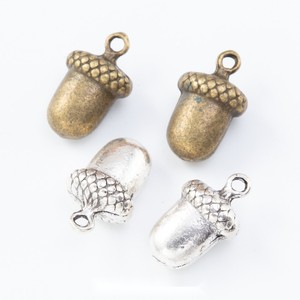 Colgante de bronce antiguo con forma de bellota 3D abultada y un solo lazo para detalles de coronas de otoño - Product Image 1
