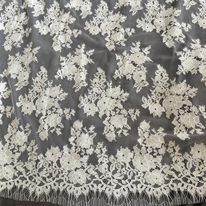 Tessuto bianco avorio del <span class=keywords><strong>pizzo</strong></span> delle ciglia francesi <span class=keywords><strong>con</strong></span> il <span class=keywords><strong>bordo</strong></span> smerlato per il vestito da sposa - Product Image 1