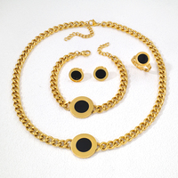 Ensemble de Bijoux 4 Pièces Tendance en Acier Inoxydable, Pâte Polymère et Diamants, Chiffres Romains, Style Cubain : Collier, Bracelet, Boucles d'Oreilles et Bague pour Femme