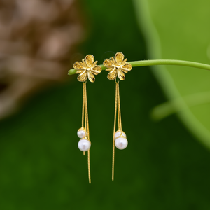 Pendientes de Acero Inoxidable 316L con Baño de Oro PVD, Diseño de Flor con Perlas, Joyería de Moda - Product Image 3
