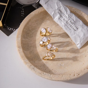 แหวนฮิปฮอปสแตนเลส 316 ไซส์ 6 7 8  ชุบทอง 14k ประดับเพชรซิคอน แหวนหมั้นสำหรับผู้หญิง  ทันสมัย - Product Image 4