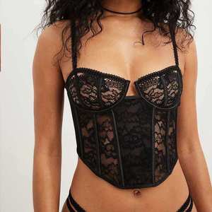 Ensemble de lingerie corset en dentelle rouge transparente pour femme, avec soutien-gorge à armatures, jarretières et 3 pièces boutonnées, respirant, confortable et sexy - Product Image 4