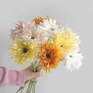 Flor Artificial de Crisantemo Gerbera de Seda, Tallo Único, Alta Simulación, Decoración Moderna para el Hogar - Product Image 1