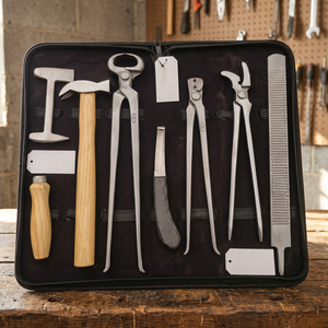 Kit Profesional de 7 Herramientas para Herrador, Equipo Metálico para Herraduras de Caballos con Martillo, Alicates, Cuchillo y Escofina - Product Image 3