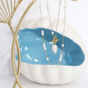 Collar de Perlas OT Chapado en Oro de 18k, de Acero Inoxidable, Resistente al Agua y al Deslustre, con Logotipo Personalizado para Mujer - Product Image 2