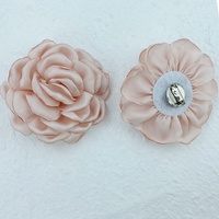 Corsage de poignet de fleur rose avec une nouvelle pince à cheveux élégante de conception pour la robe de mariée des femmes décorative