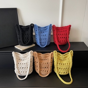 Bolso de Hombro Tipo Cubo de Paja Trenzada Hecho a Mano para Mujer, con Cierre Abierto, Estilo Vacacional - Product Image 1