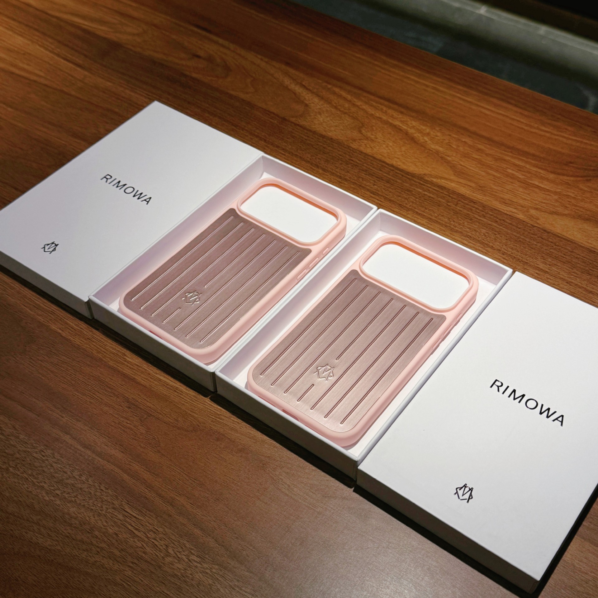 RIMOWA iPhone17 Pro Max用ケース シルバー 正規品 RIMOWA iPhone 17