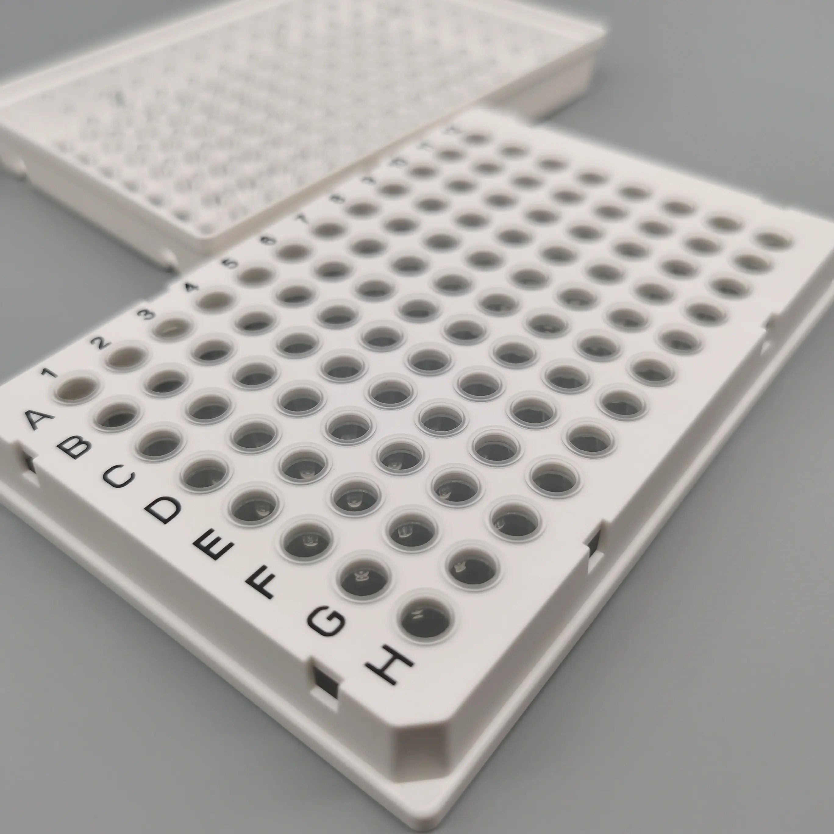 Gerçek zamanlı reaksiyon PCR 96 kuyu 0.2ml tam etek beyaz çerçeve sert kabuk PCR plakası BIORAD