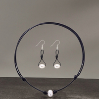 Collier et boucles d'oreilles en cuir véritable avec perles d'eau douce naturelles pour hommes Collier