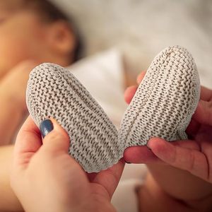 Chaussons pour bébé <span class=keywords><strong>tricot</strong></span>és au crochet et en coton biologique, tissus en laine de bambou, chaussettes de sol pour nouveau-né, laine mérinos à pois, personnalisable - Product Image 4