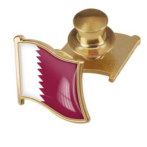 Pin de Solapa Personalizado con Bandera de Qatar en Metal Dorado y Resina Epoxi - Product Image 1