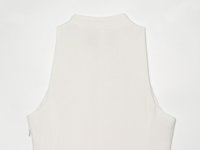 Nouvelle robe mini chic sans manches pour femme, style décontracté et élégant, avec boucle décorative, collection 2026.