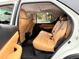 Toyota Fortuner 2018 Usado, 4x4, 2.7L, 163HP, L4, 6AT, SUV Mediano de 7 Plazas - Product Image 6