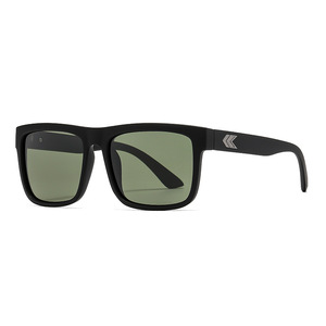 Gafas de sol polarizadas Karrimor con montura negra, lentes de PC, protección UV400 para ciclismo, conducción y deportes. - Product Image 1
