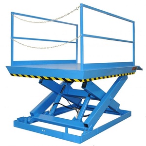 Plateforme élévatrice à ciseaux hydraulique avec garde-corps de sécurité, équipement de levage industriel robuste pour usage en entrepôt - Product Image 1