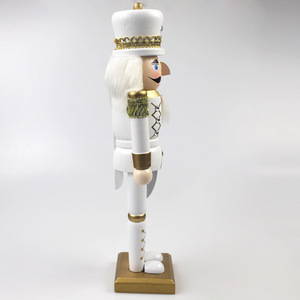 Casse-noisette de Noël artisanal en résine, soldat, logo personnalisé, décoration intérieure/extérieure pour les fêtes de fin d'année avec emballage en boîte - Product Image 5