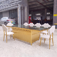 Mesa de Comedor Dorada con Cubierta de Vidrio Templado y Acero Inoxidable, Ideal para Eventos, Reuniones y Alquiler