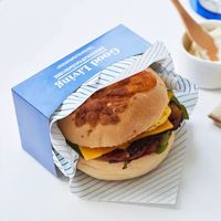 Boîte d'emballage alimentaire rectangulaire anti-humidité Modèle 52025 pour sandwichs, œufs brouillés, burgers et petit-déjeuner importés