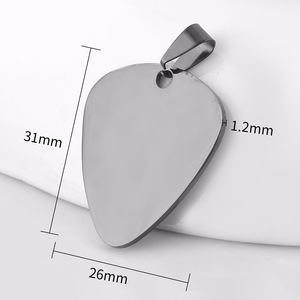 قلادة دلاية ذاتية الصنع مطلية بالذهب مع نص ونقشة الاسم قلادة جيتار مع قلادة مطلية بالتصميم حسب الطلب - Product Image 4