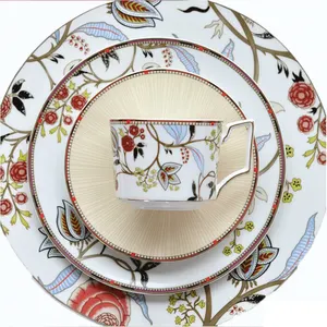 Chinese Traditional Gold Rim Wave Edge dinnerware sets ceramic For Kitchen Restaurant