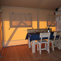 Hôtel de glamping de luxe en bois, complexe hôtelier, lodge de survie, safari, camping, tentes