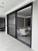 Op maat gemaakte villa-appartementen schuifdeuren van aluminium, lift-and-slide deuren met hurricane-bestendig glas en geluidsisolatie, te koop.