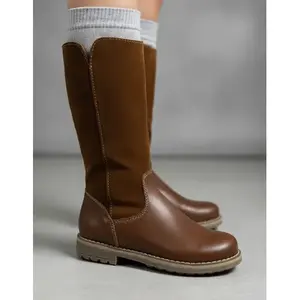 Botitas de piel infantiles para niñas con diseño de gatita - Product Image 2