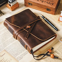 AIGUONIU Vintage Real Leather A5 Notebook Diario de viaje de piel de vaca de capa superior hecho a mano con correa de cierre y páginas recargables