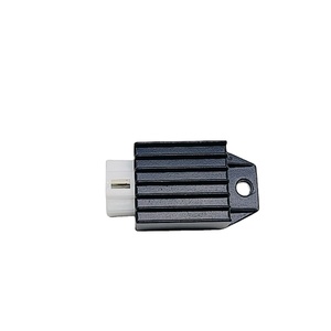 Régulateur <span class=keywords><strong>de</strong></span> <span class=keywords><strong>tension</strong></span> 12V Double silicium pour moteur GY6 <span class=keywords><strong>50CC</strong></span> 125CC 150CC Redresseur régulateur <span class=keywords><strong>de</strong></span> <span class=keywords><strong>tension</strong></span> 4 broches Compatible avec cyclomoteur - Product Image 1