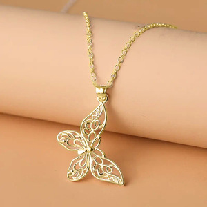 Collana con ciondolo a farfalla cava per donna, elegante gioiello a catena per la clavicola. - Product Image 2