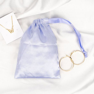 Pochette en satin de soie doux de luxe avec logo personnalisé pour parfum, emballage personnalisé, sac à bijoux avec cordon de serrage - Product Image 2