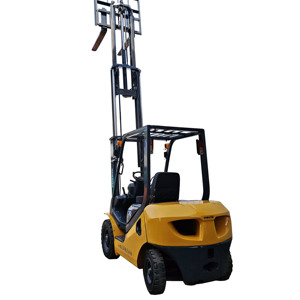 Chariot élévateur diesel Komatsu FD30 d'occasion, capacité 2-10 tonnes, pneus pleins, à vendre - Product Image 1