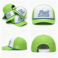 Gorra de Béisbol de Alto Rendimiento Bicolor Verde Lima y Blanco con Logotipo Bordado en 3D con Efecto Puff, Perforado con Láser y Cuerda Decorativa Azul