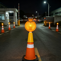 Feux de signalisation clignotants à LED solaires, feux de signalisation de sécurité routière industriels, feux de signalisation clignotants solaires
