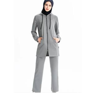 Vêtements de sport modestes pour femmes musulmanes, ensemble de survêtement islamique léger et rapide à sécher pour activités de plein air - Product Image 1