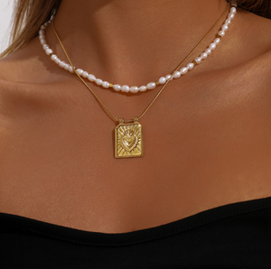 Collar de Clavícula con Perlas de Agua Dulce Chapado en Oro de 18K Estilo Francés, Colgante Cuadrado con Corazón, Joyería Elegante para Mujer para Uso Diario - Product Image 1
